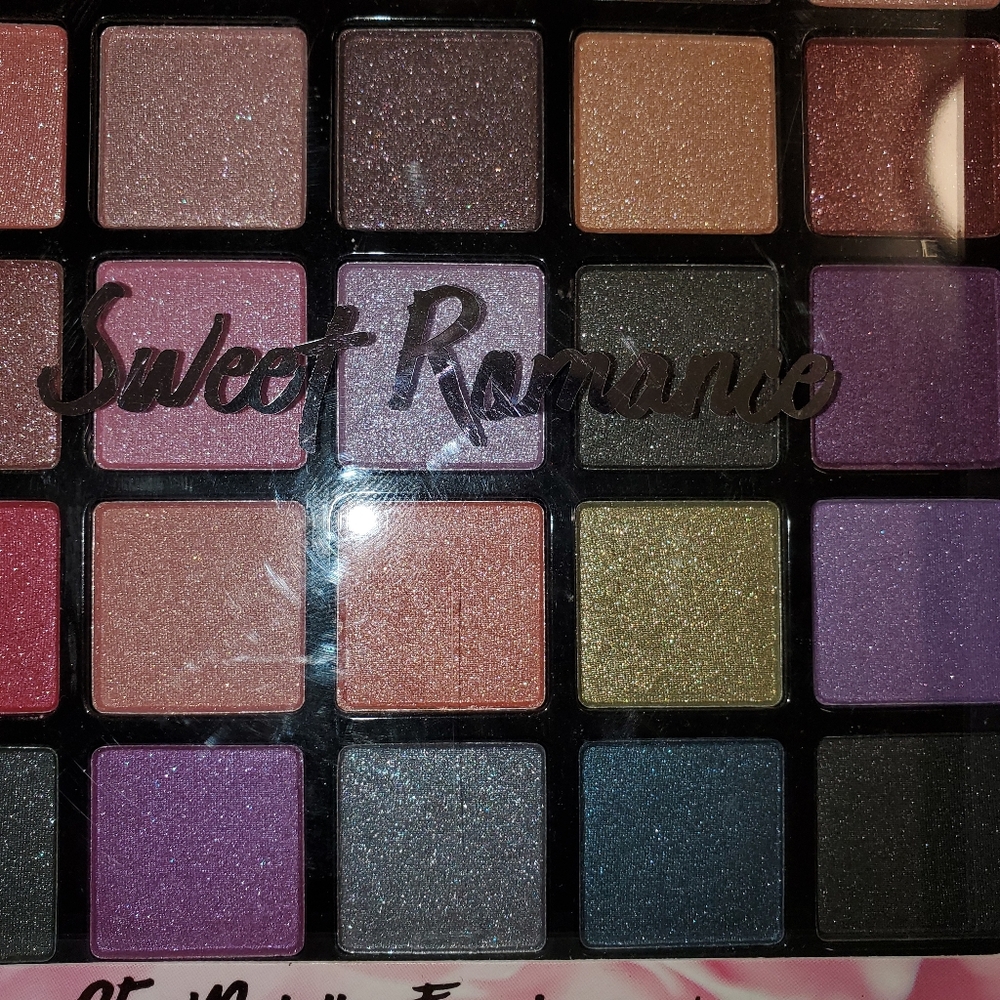 Beauty Treats Modern Metallic Eye shadow - Picture 3 of 4